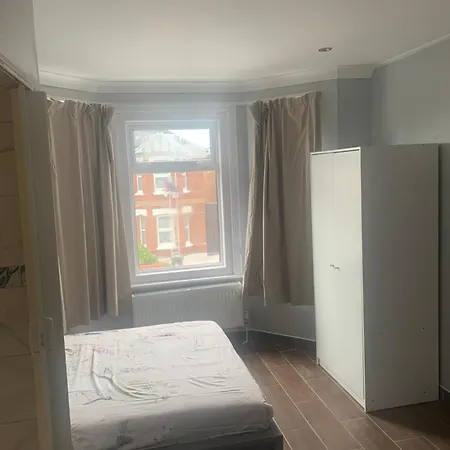 Modern And Sleek Ensuite-Room With Double Bed Bournemouth Exterior photo