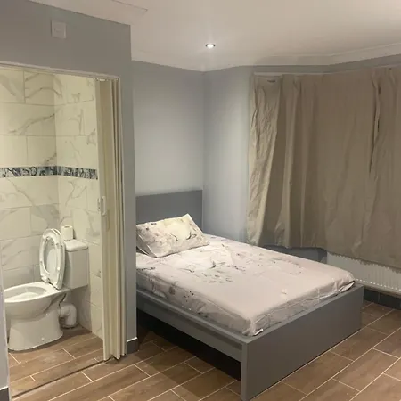 Modern And Sleek Ensuite-Room With Double Bed Bournemouth Exterior photo